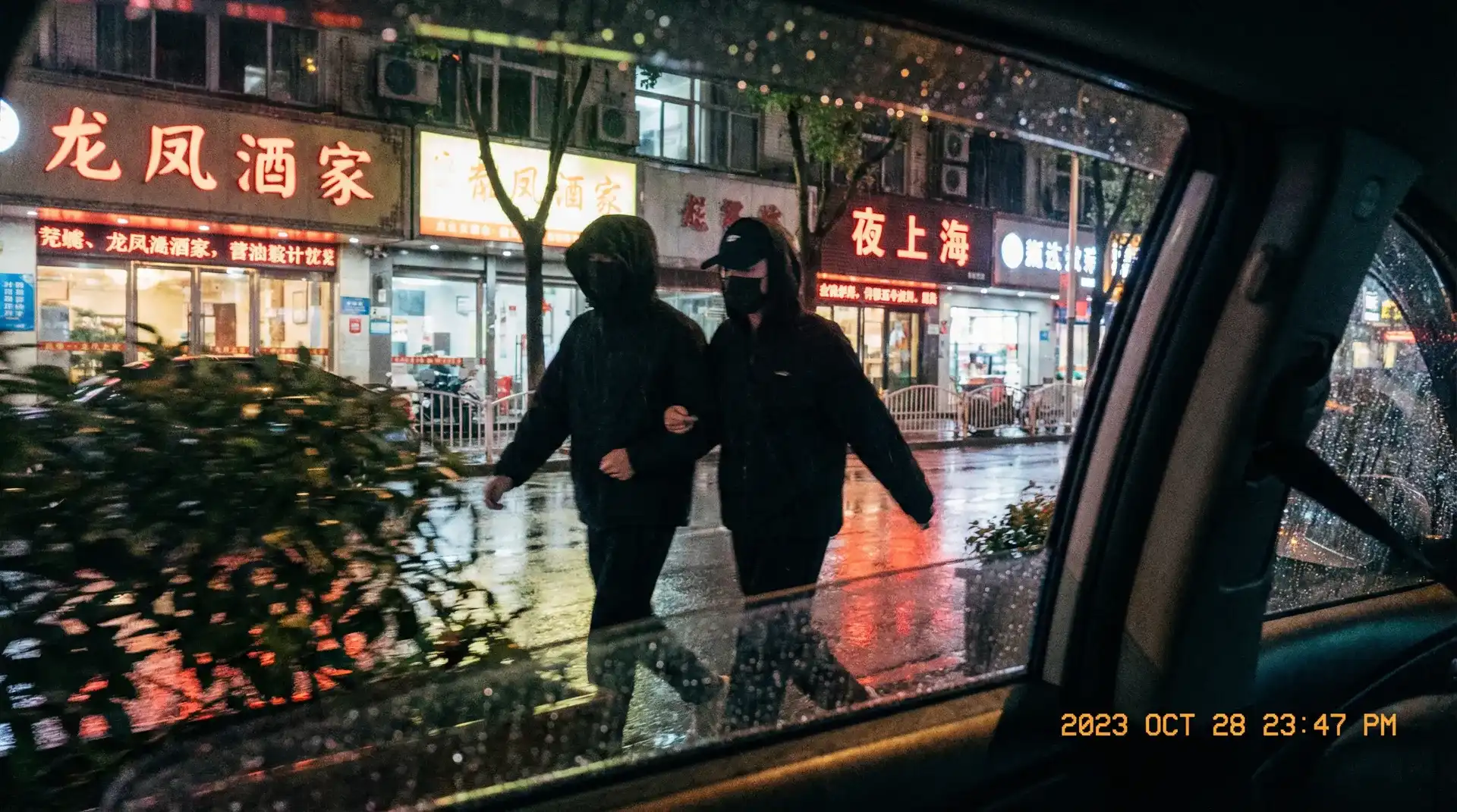 9sp体育官网 - 顶流明星深夜密会现场抓拍照片